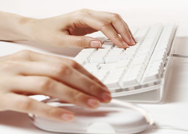 computer_keyboard_with_hand