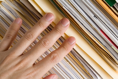 hand-on-files