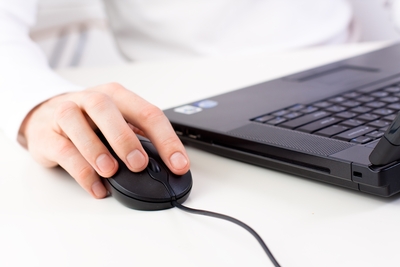 hand-on-mouse